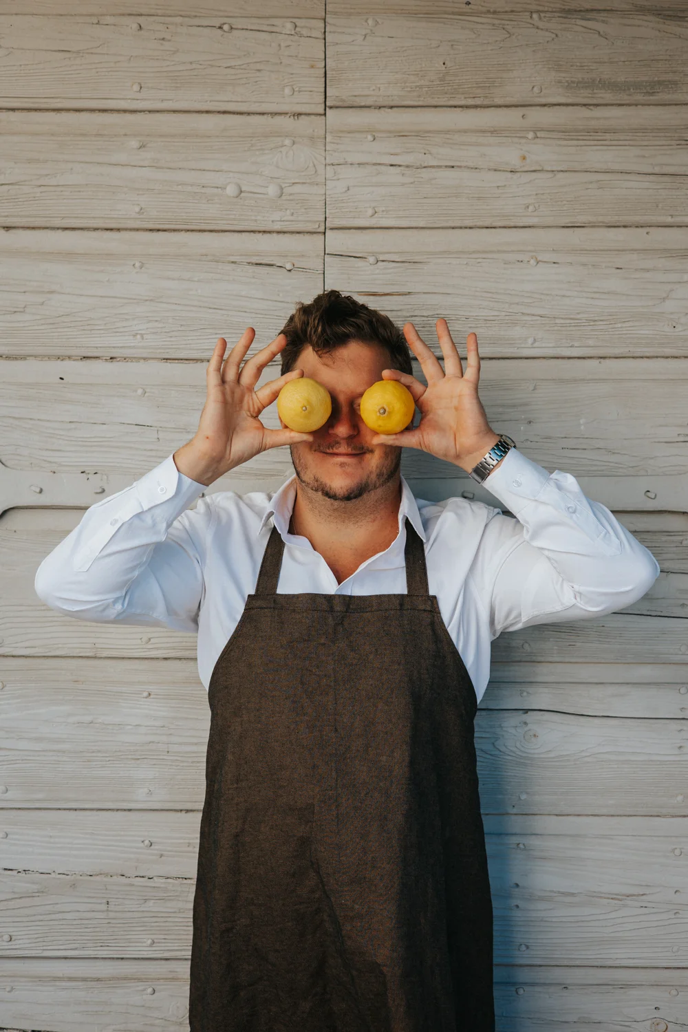 Greg avec des citrons